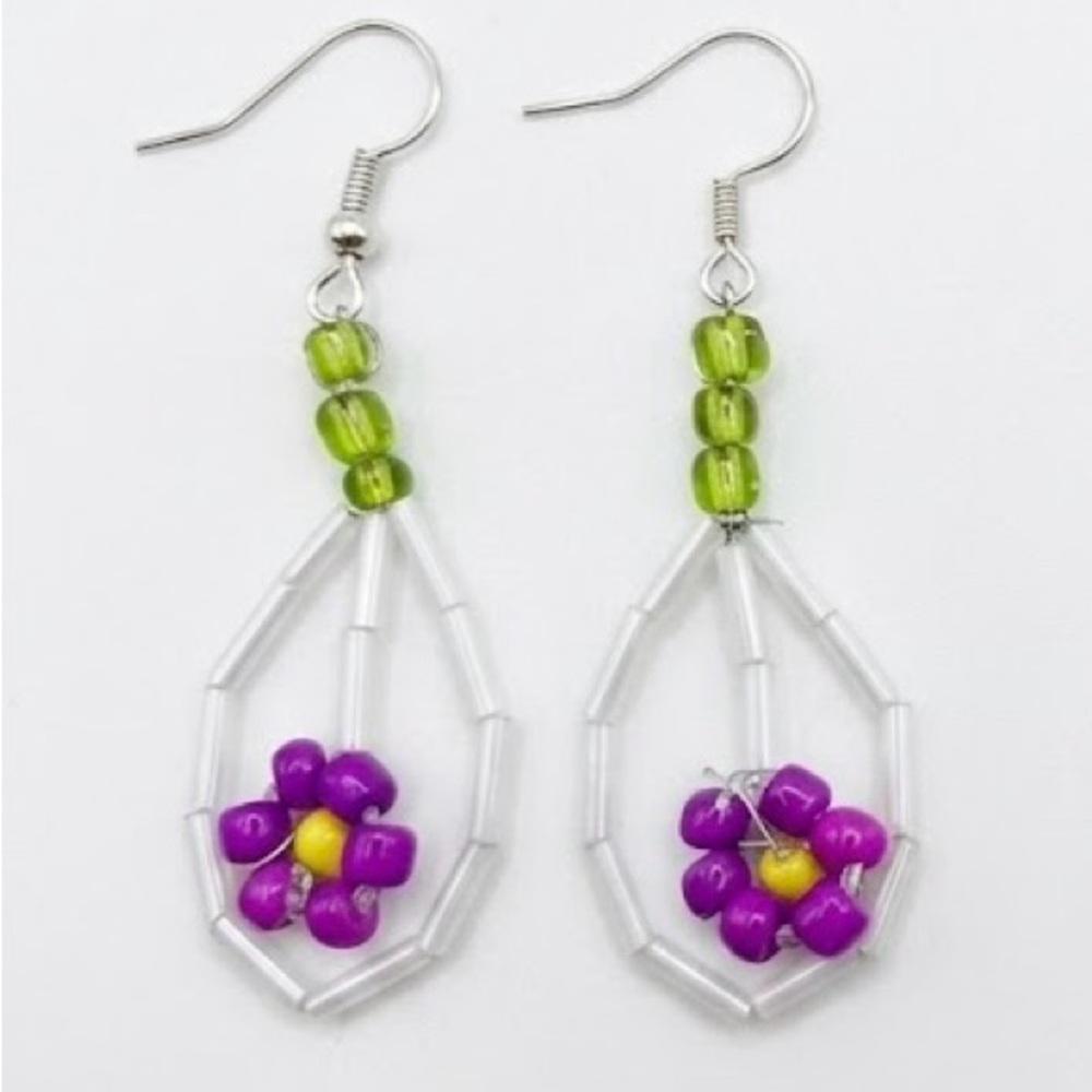 NWOT Handmade Beaded Purple Flower Drop Earrings - Picture 3 of 3